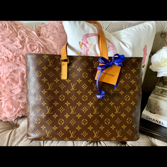 SOLD! Louis Vuitton Monogram Luco Tote!❤️. - Picture 1 of 8